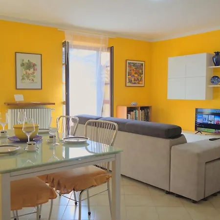 Casa Gialla Panorama In Centro Storico Apartment Dogliani